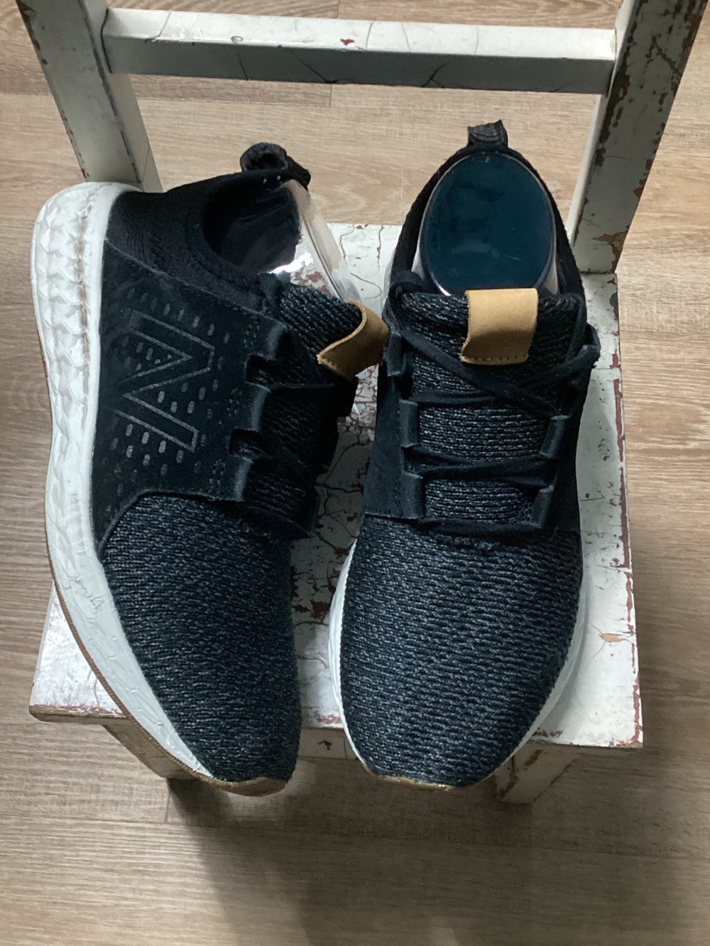 New Balance Fresh From Cruz Black Knit Sneakers with Tan Pull-Tab Women’s Sz 8